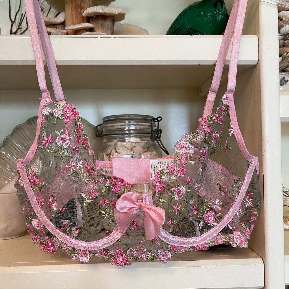 Bra and thong set with roses